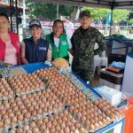 Ejército Nacional y Fe en Colombia participan en mercado campesino en Cúcuta